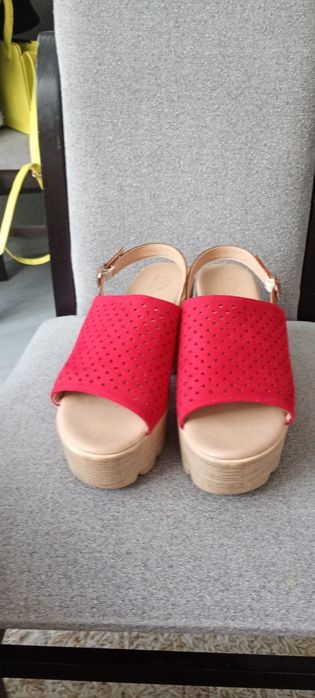 Buty damskie sandały na wysokiej koturnie