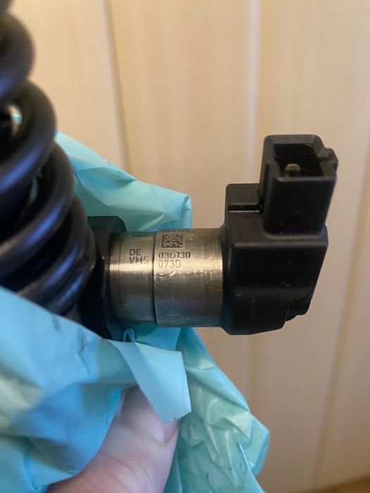 Насос - Форсунка ( 03G 130 073 D ) до мотору BKP passat b6