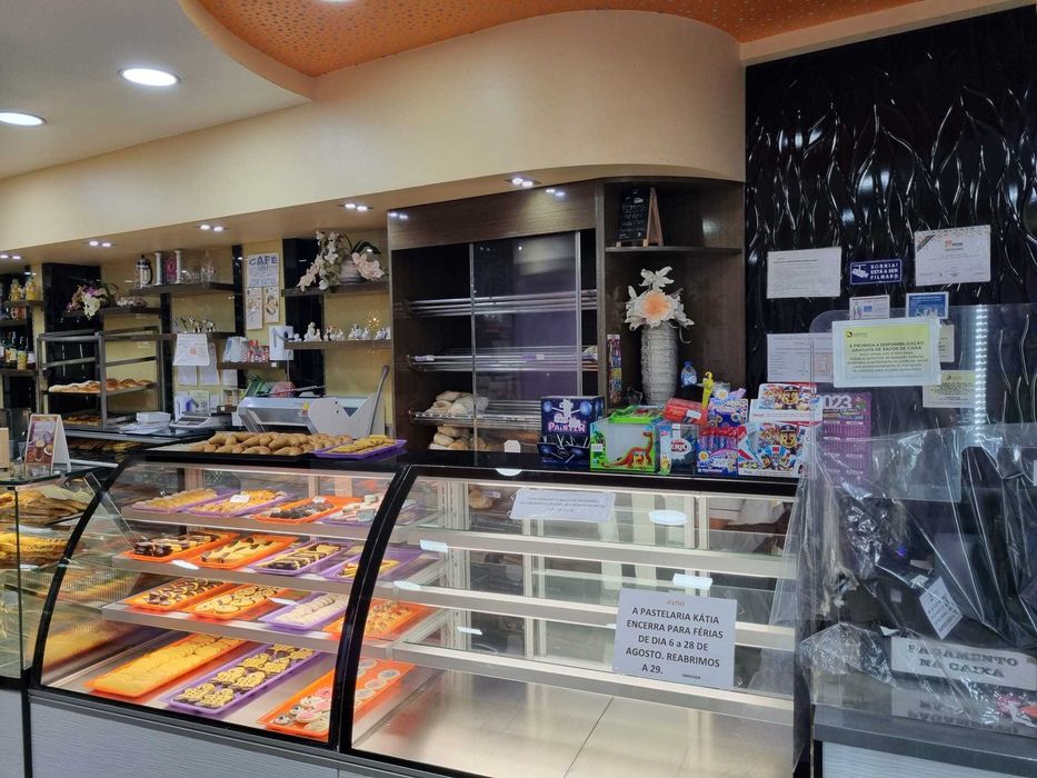 Pastelaria com fabrico em Santa Iria de Azóia