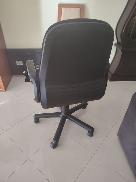 Cadeira de escritório / secretária excelente qualidade e confortável