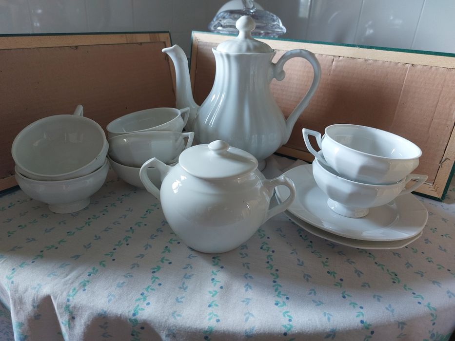 Serviço de chá da vista alegre incompleto