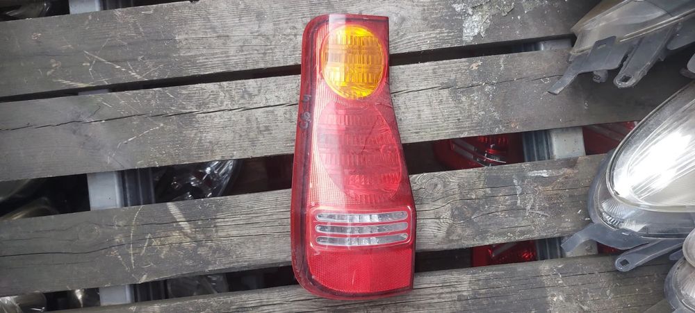 .  TYL TYLNA LAMPA LEWA  HYUNDAI MATRIX