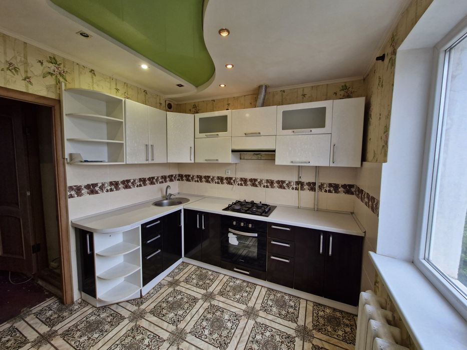 Продаж 4-х кімнатної квартири. 5-й Зарічний.