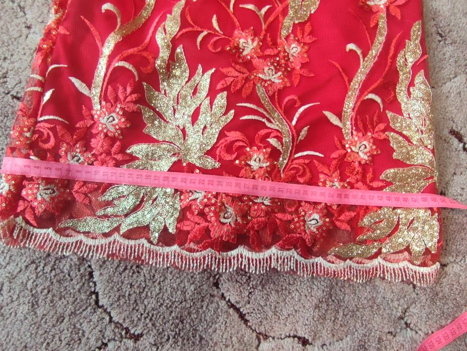 Продам святкову сукню з вишивкою