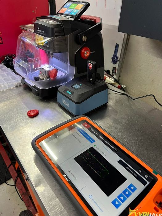 Dorabianie kluczy samochodowych, awaryjne otwieranie.