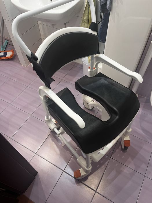 Wytrzymały wózek toaletowo-prysznicowy ETAC CLEAN