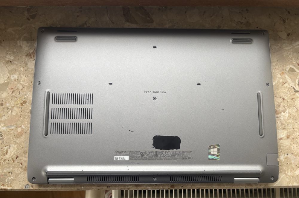 Ноутбук Dell Precision 3560 i5-1145g7 Nvidia Quadro T500 8gb Ram 256gb NVME 15.6” HD TN