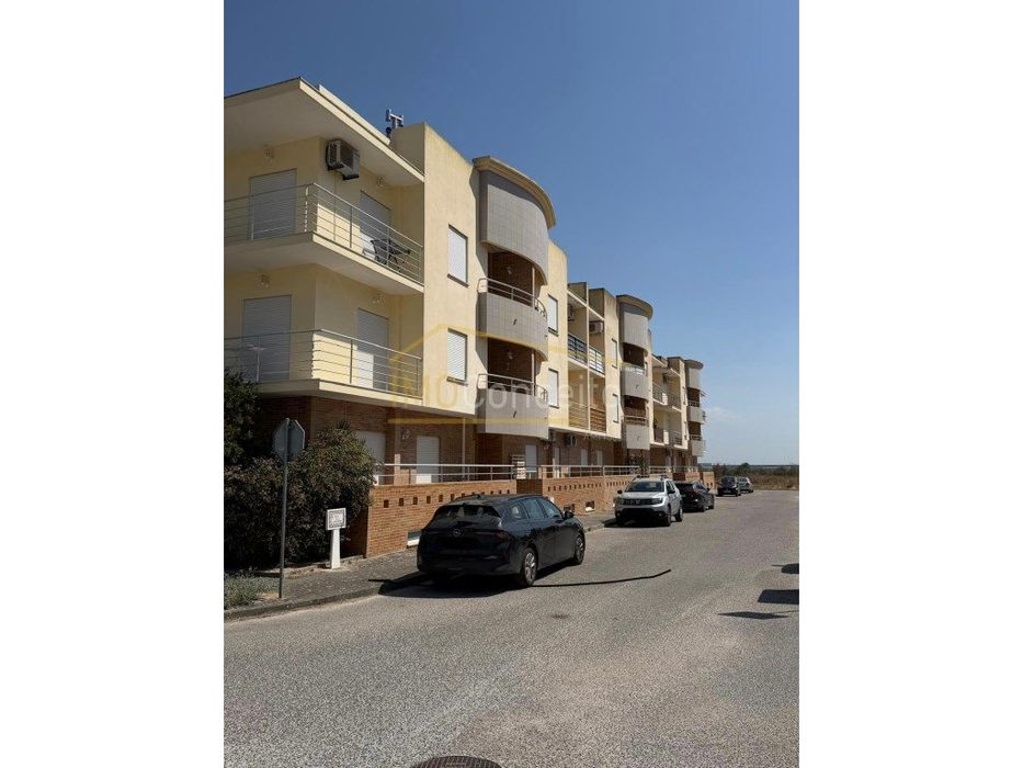 Apartamento T3 R/C | Amplo Terraço|Suite|Estaciomento Privativo