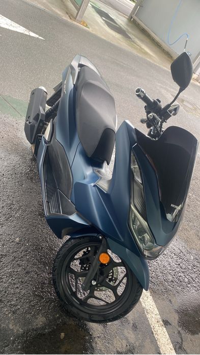 Honda Pcx 2025 como nova.