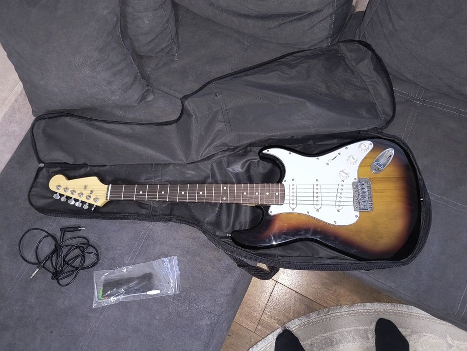 Електрогітара  гітара з чохлом