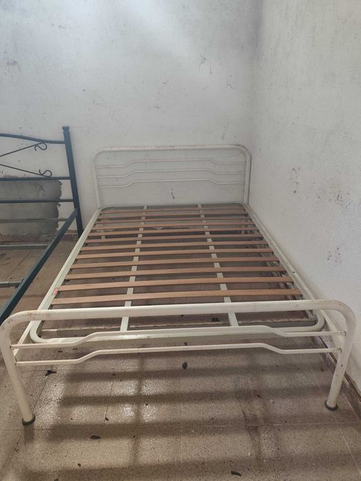 Camas em ferro de 183x133
