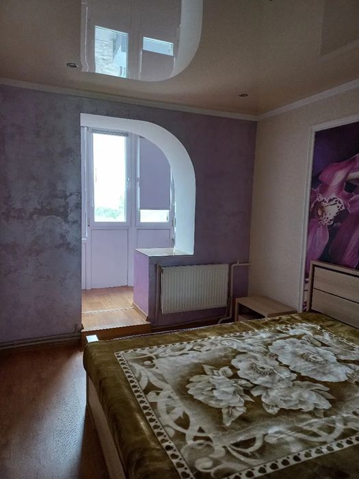 Продам двокімнатну квартиру. Центр на набережній.