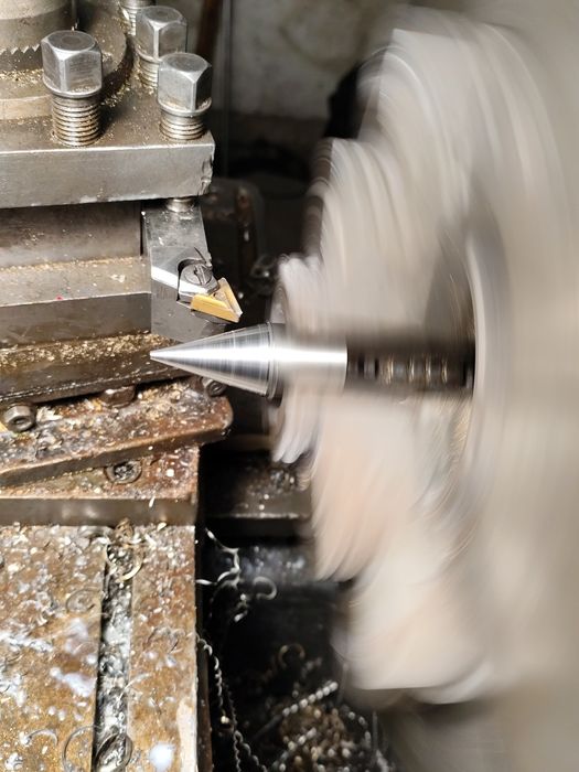 Usługi tokarskie . Obróbka metali na tokarce - toczenie