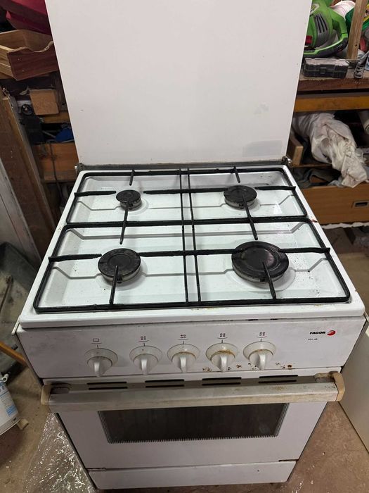 Fogão a gás com 4 queimadores e forno a gás – Fagor