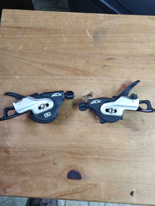 Par de shifters / manípulos Shimano SLX M670 2/3 x 10
