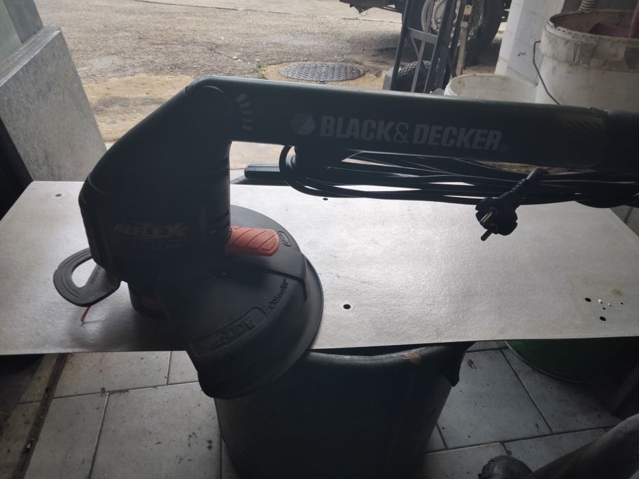 Roçadeira elétrica de jardim