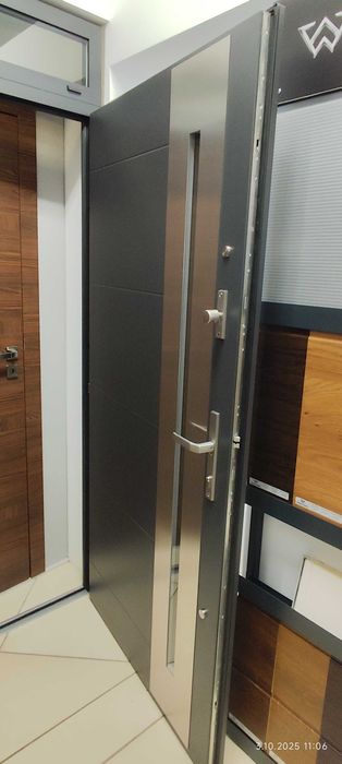 Drzwi wejściowe , zewnętrzne  Wikęd