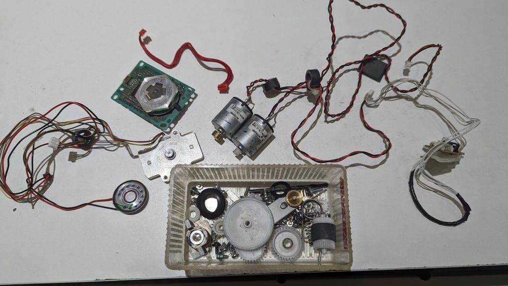 Części elektroniczne, silniczki, lustro obrotowe do skanera