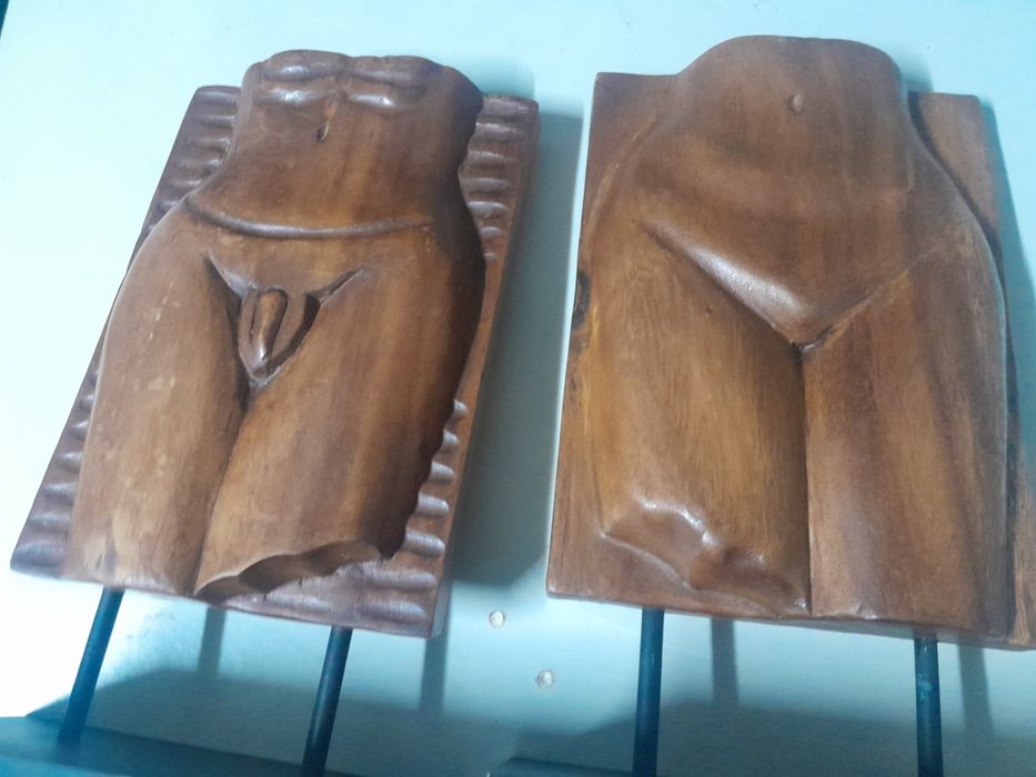 2 esculturas esculpidas em madeira africana (arte moderna)