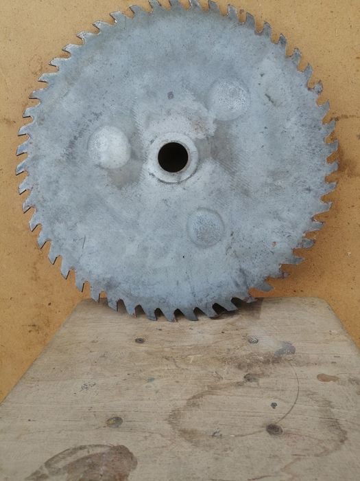 Продам пильные диски по дереву для продольного и поперечного распила.