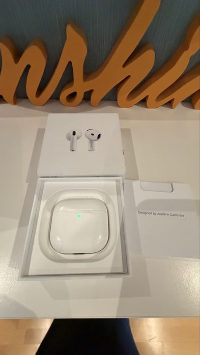 Apple AirPods 4 sem fones
