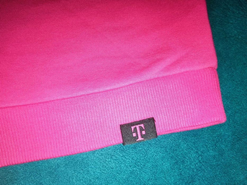 Стильный худи реглан кенгурушка малинового цвета. Размер XS.новый