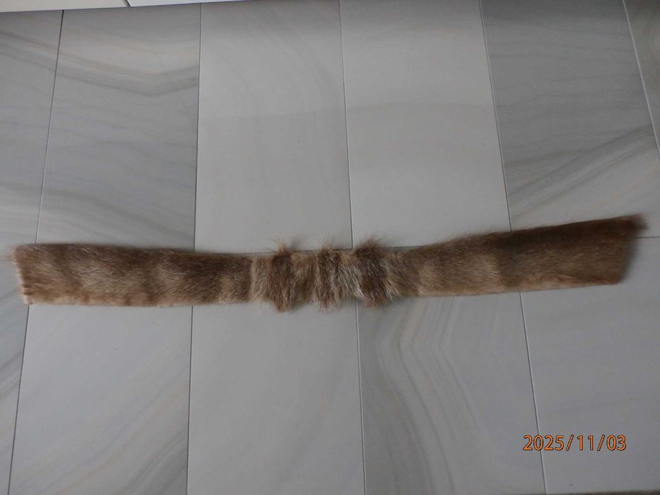 Zimowy szal z naturalnego futra nutri, długość 112 cm.