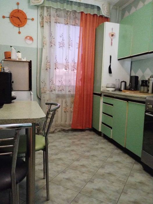 Продам трикімнатну квартиру на Скорини