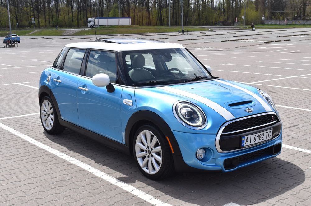 MINI Cooper S F55 2018
