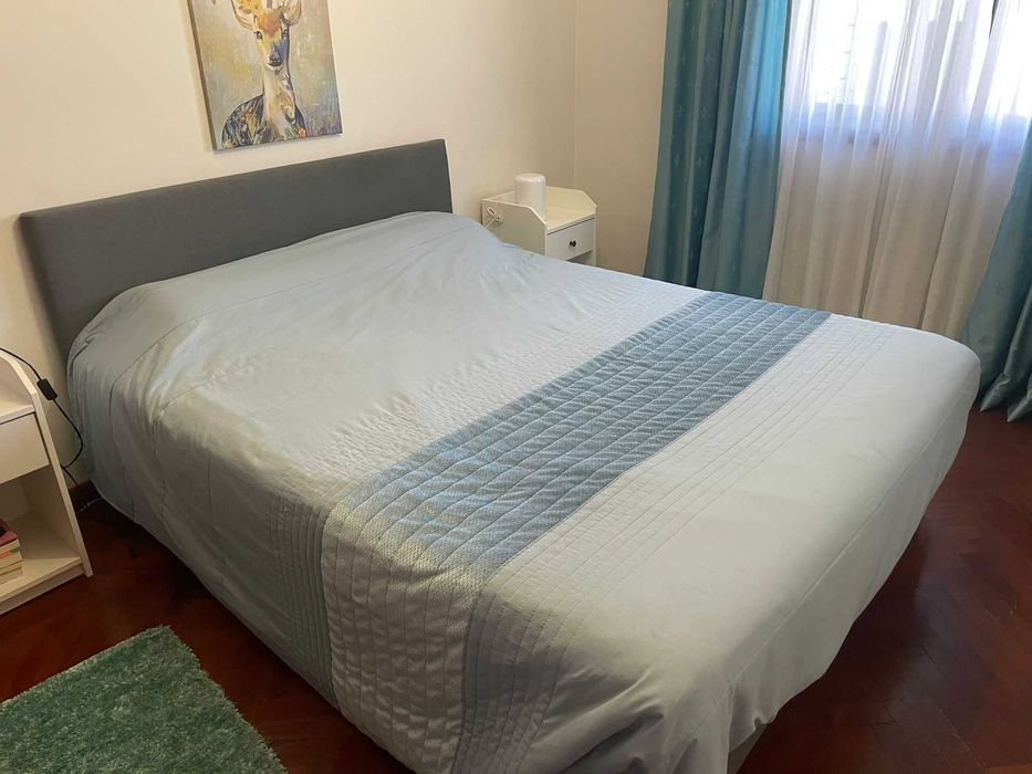 Cama com estrado e cabeceira 160x200cm