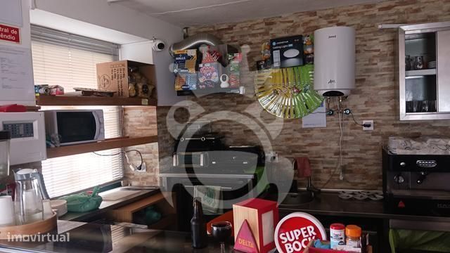 Prédio com Habitação e Comercio