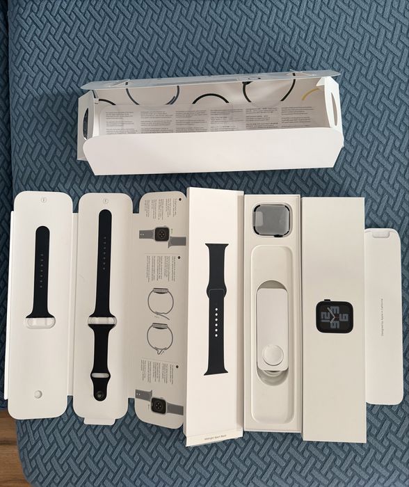 Apple Watch SE (2nd Gen) 44mm GPS Preto + Acessórios