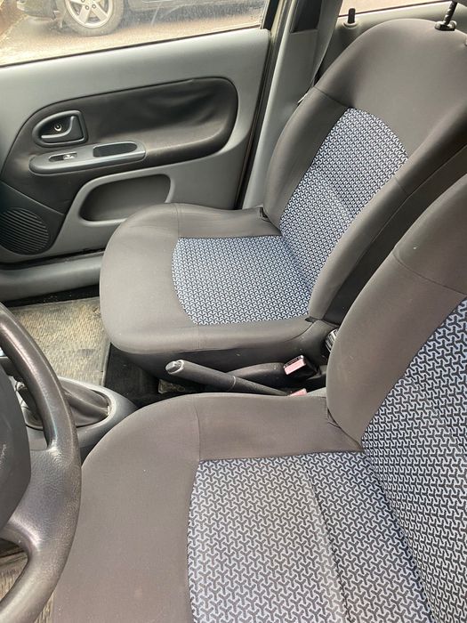 Машина Renault Clio