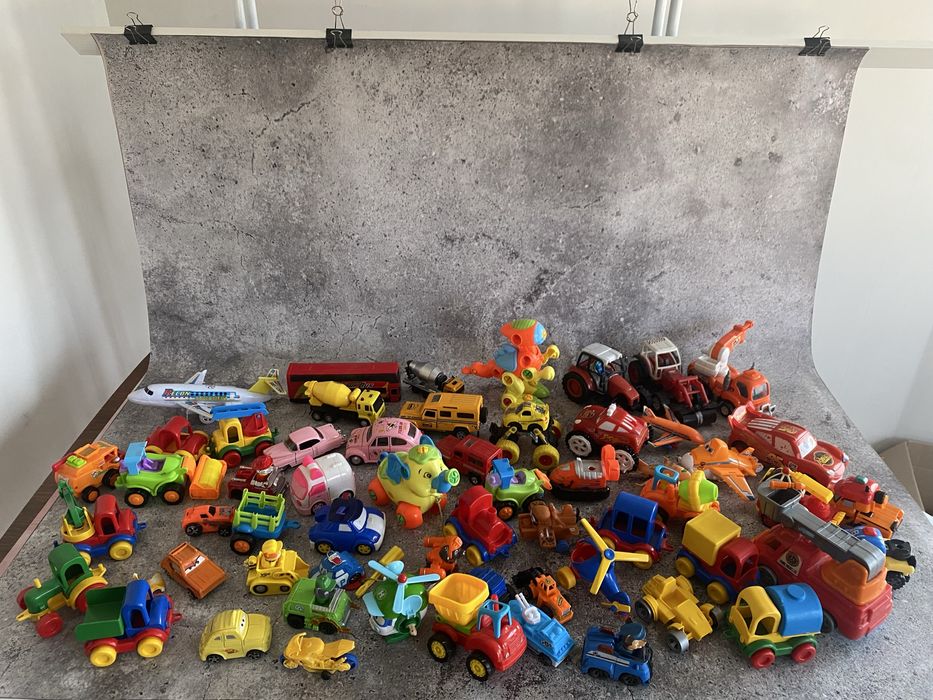 Дитячі іграшки транспорт машинки робокарилітаки потяги