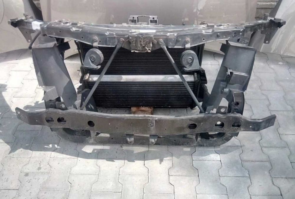 Jeep Grand Cherokee Капот Фара Бампер Дверь Крыло Зеркало Фонарь Ляда