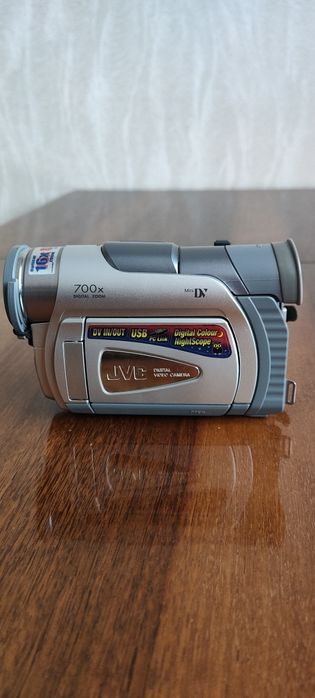 Видеокамера цифровая JVC -GR-D50E