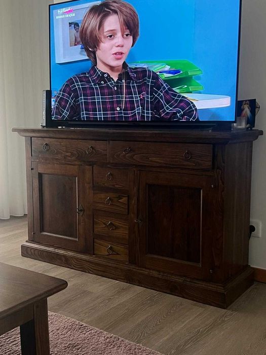 Mobília de madeira maciça