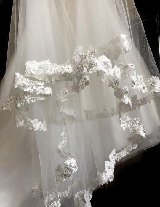 Франція шикарне весільне плаття сукня з фатою в комплекті