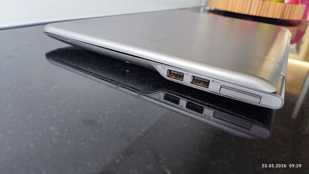 Laptop Samsung z dyskiem SSD 240 GB