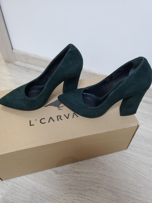 Продам замшевые туфли L Curvuri