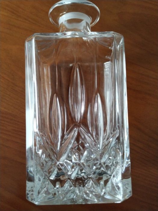 Garrafas Decanter com Tampa, em Cristal