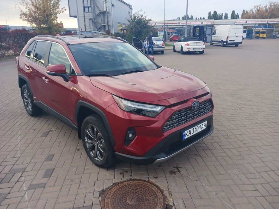 Продам  Toyota Rav 4 Limited  гибрид2024