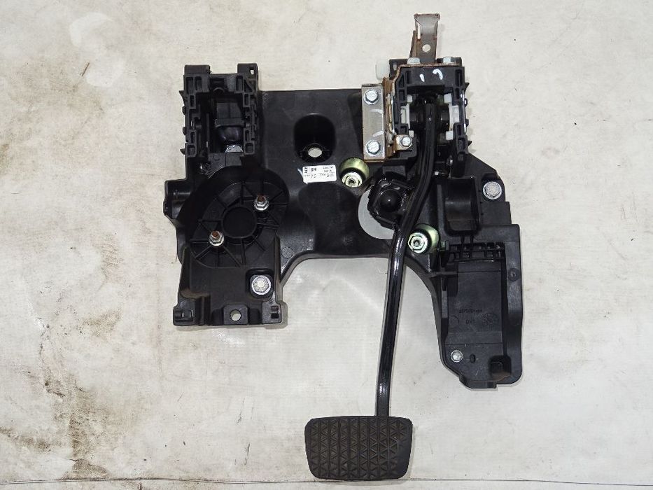 PŁYTA POD PEDAŁY OPEL INSIGNIA EUROPA przekładka do anglika