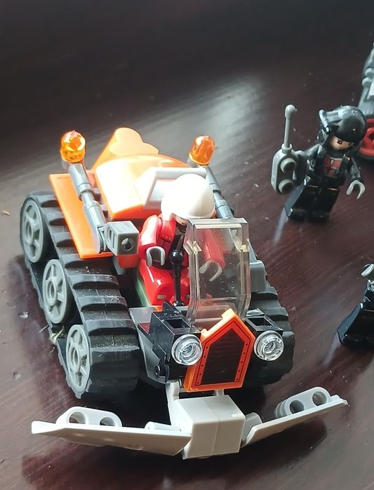 Конструктор Sluban, Command Car, Space War,плюс бонус.