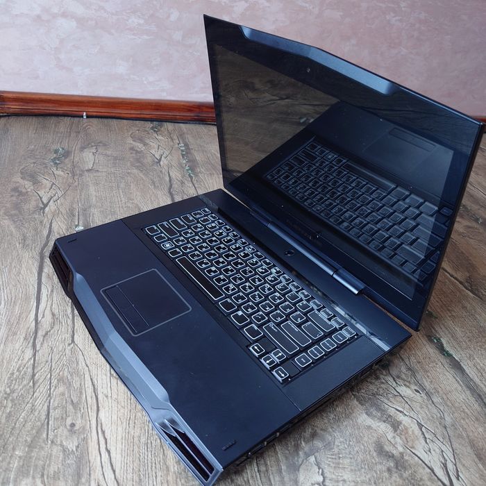 Alienware m15x  Quadro m5000m