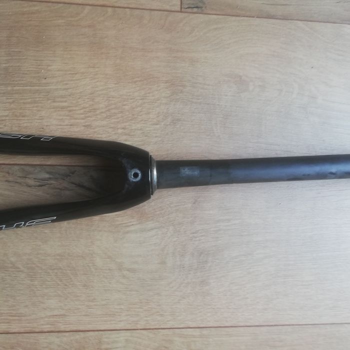 Widelec carbon szosa 28