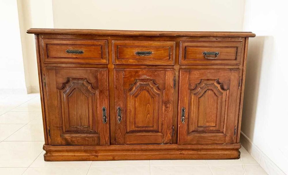 Louceiro, móvel em madeira de castanho