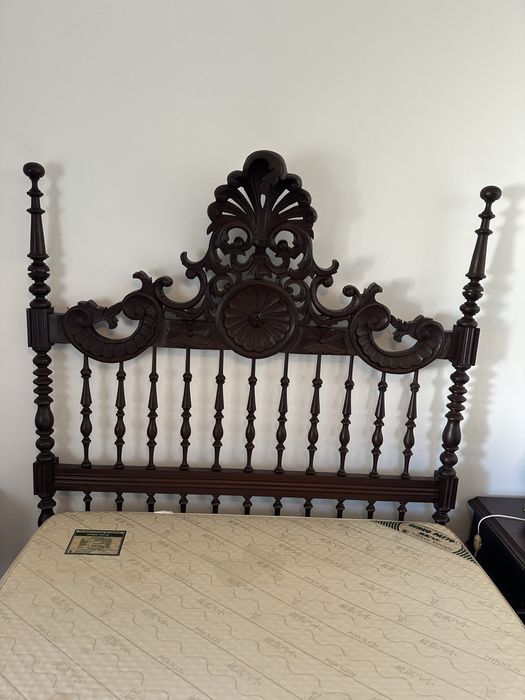 Cama de casal estilo clássico e Colchão