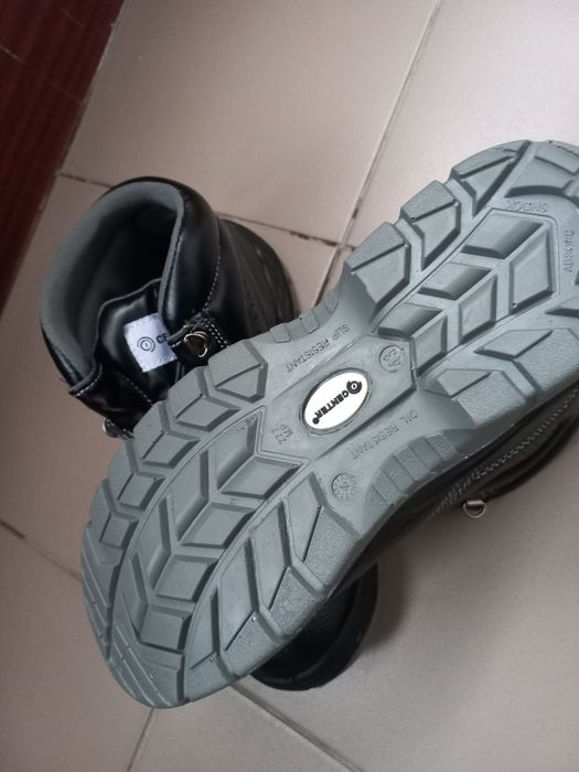 Продам новые рабочии ботинки, 43 р.