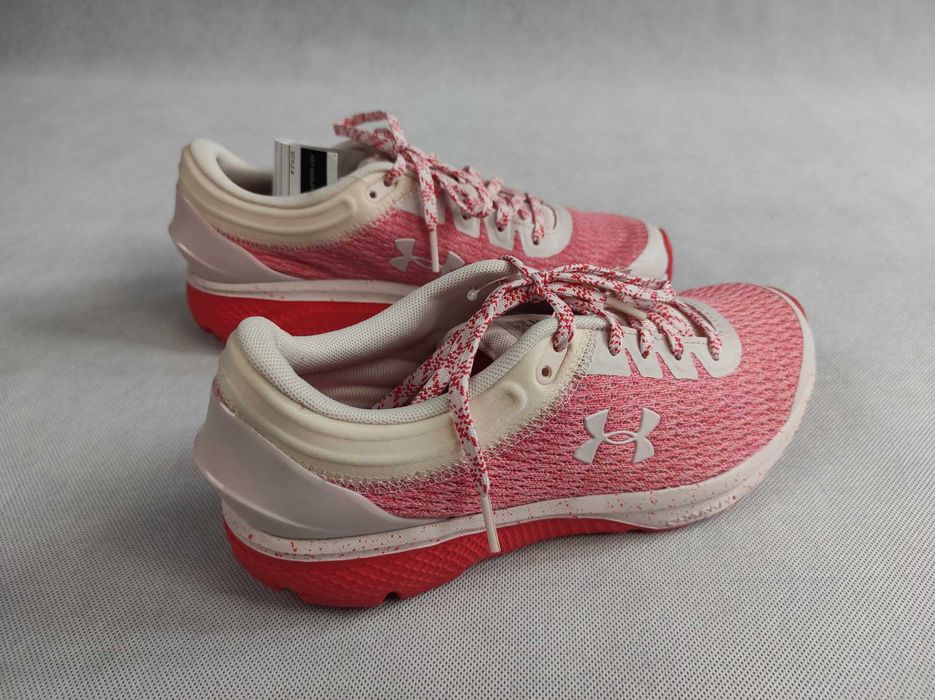 Buty sportowe damskie Under Armour UA W Aura Trainer r. 38